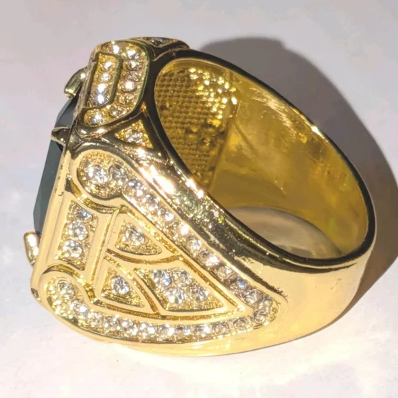 Elegant Green and Gold mens Ring Sz 13